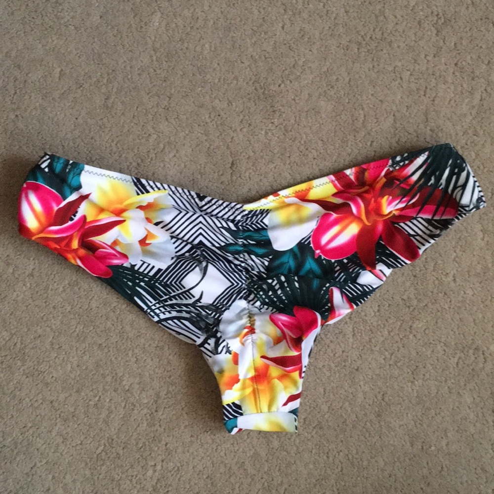 NWOT tropical cheeky bottoms